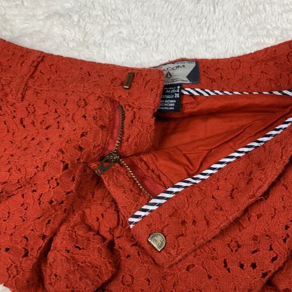 Volcom low rise burnt orange crochet overlay dressy shorts, size 0 - Picture 12 of 12